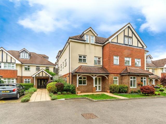 Flat for sale in Hillview, Surrey