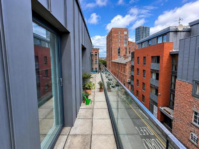 Flat for sale in Georgia, Greater Manchester