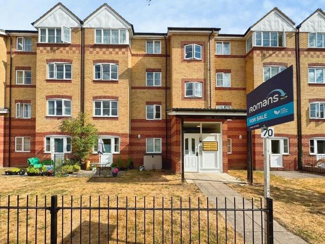 Flat for sale in Totteridge, Buckinghamshire