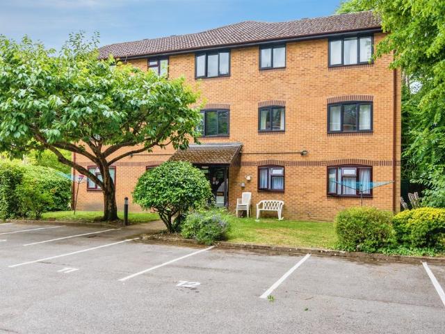 Flat for sale in Eastleigh, Helford