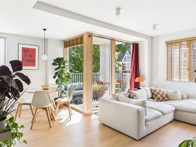 Flat for sale in West Norwood, Greater London