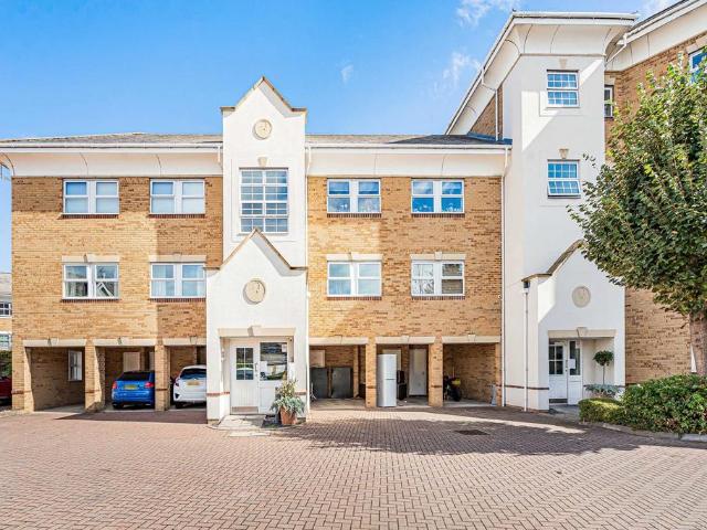 Flat for sale in Charlton, Spelthorne