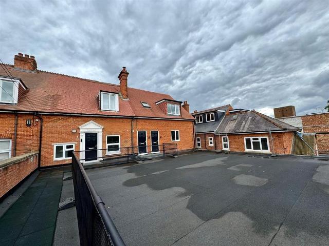 Flat for sale in Fleet, Hart