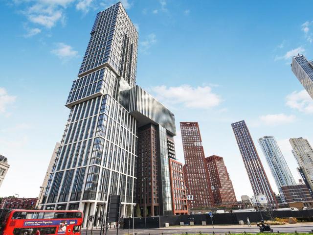Flat for sale in Nine Elms, Greater London