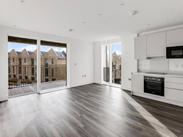 Flat for sale in Golders Green, Greater London