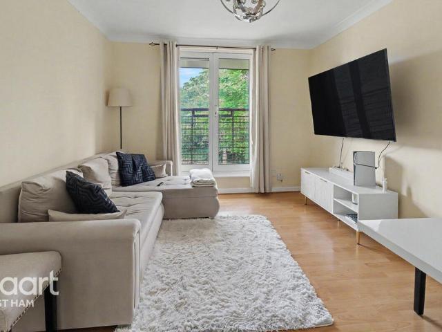 Flat for sale in Beckton, Greater London