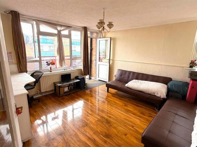 Flat for sale in Plashet, Greater London