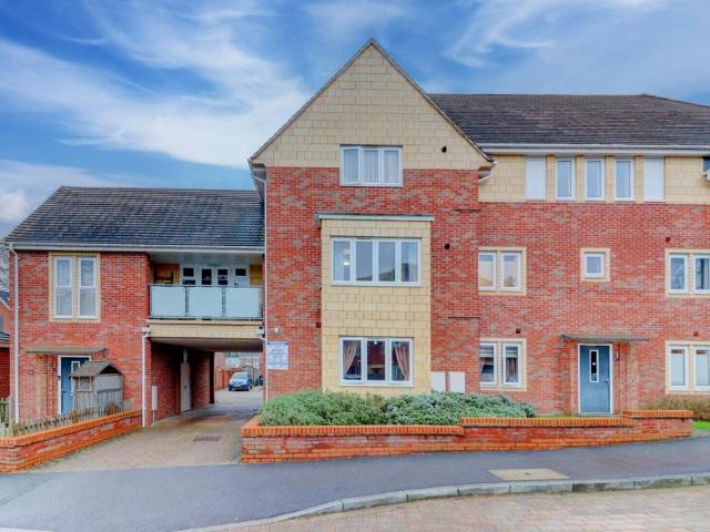 Flat for sale in Daws Hill, Cressex