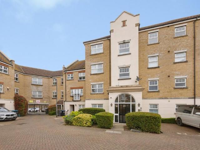 Flat for sale in Preston, Greater London