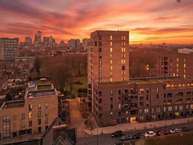 Flat for sale in Ratcliffe, Limehouse