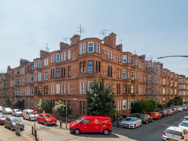 Flat for sale in Shawmoss, Langside