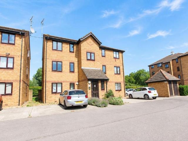 Flat for sale in Tottenham Hale, Greater London
