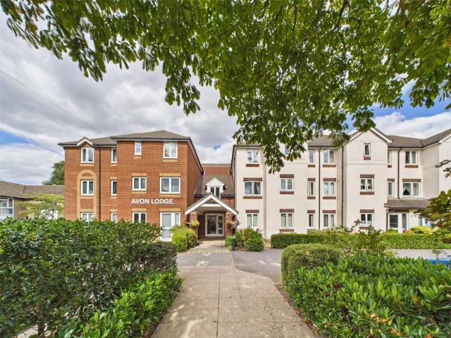 Flat for sale in Pokesdown, Bournemouth