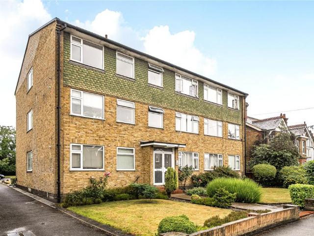 Flat for sale in Epsom, Surrey