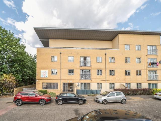 Flat for sale in Wealdstone, Greater London