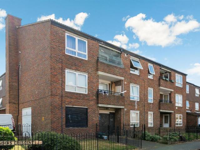 Flat for sale in London Borough of Merton, Collier's Wood