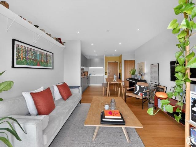 Flat for sale in Tottenham Hale, Greater London
