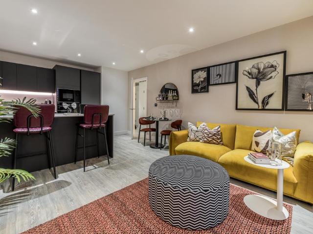 Flat for sale in Dagenham, Greater London
