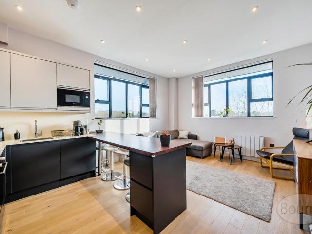 Flat for sale in Sheerwater, Woking