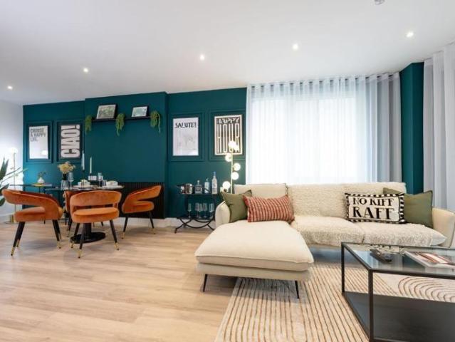 Flat for sale in London Borough of Ealing, Park Royal