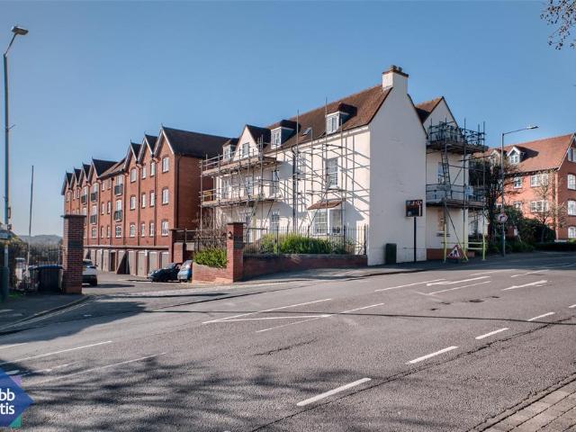 Flat for sale in Cliff Hill, Green Close
