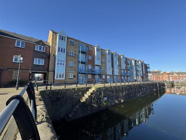 Flat for sale in SA1 Swansea Waterfront, Nangreaves