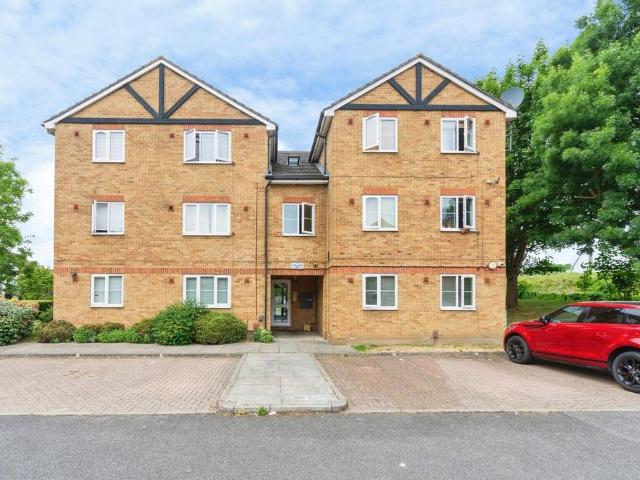 Flat for sale in Slough