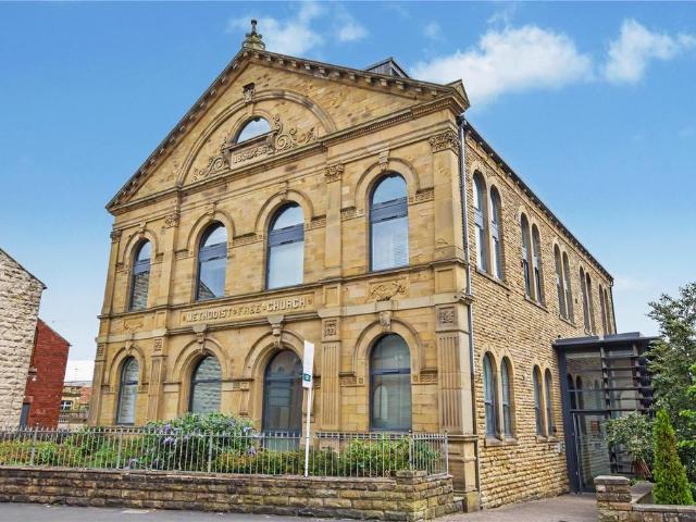 Flat for sale in West Yorkshire
