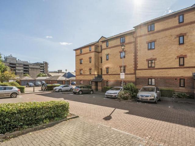 Flat for sale in Redcliffe, Feckenham