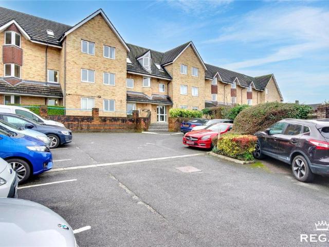 Flat for sale in Penn Hill, Poole