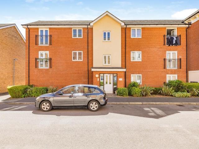 Flat for sale in Kingswood, North Watford