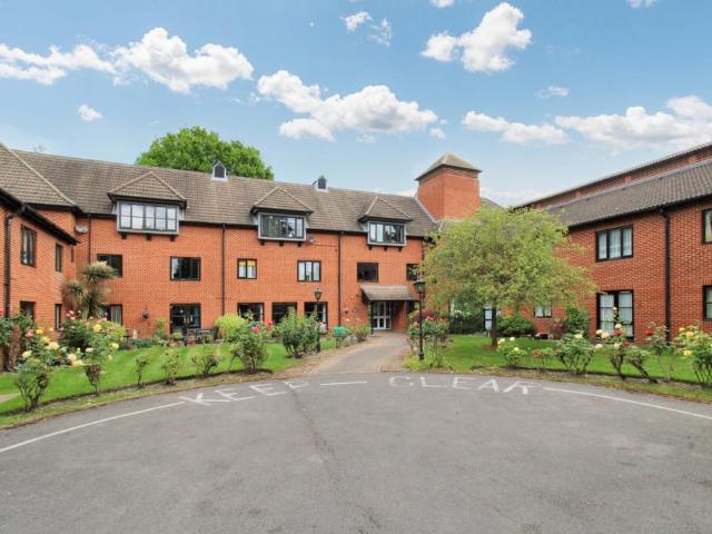 Flat for sale in Farnborough, Hampshire