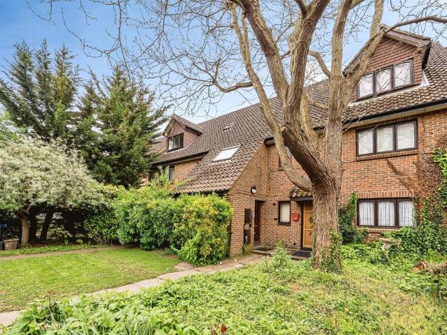 Flat for sale in Burnham, Swallow