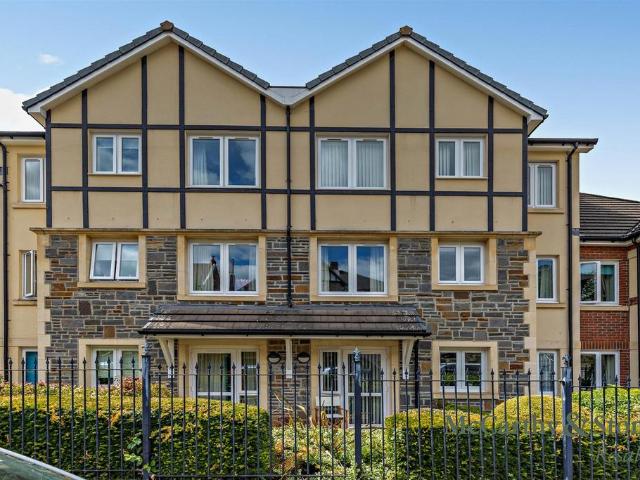 Flat for sale in Kingswood, South Gloucestershire