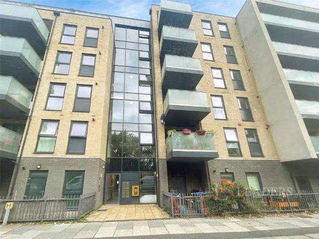 Flat for sale in Charlton Riverside, Greater London