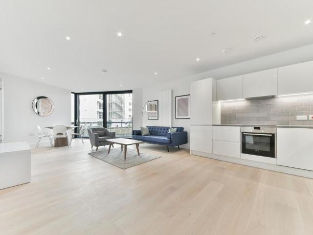 Flat for sale in North Woolwich, Greater London