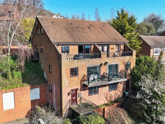 Flat for sale in Castlefield, Cressex