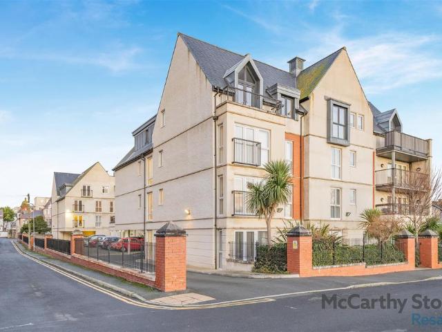 Flat for sale in Llandudno, Wales