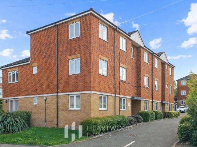 Flat for sale in St Albans, Five Acres