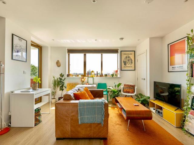 Flat for sale in London Borough of Merton, Mitcham