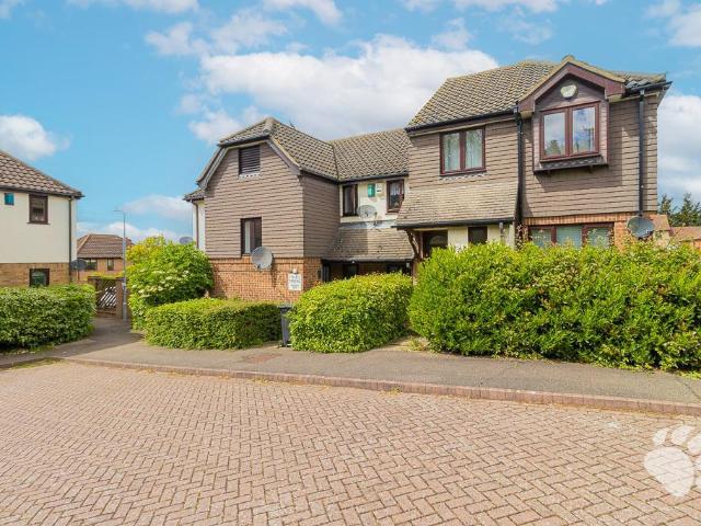 Flat for sale in Noak Hill, Essex