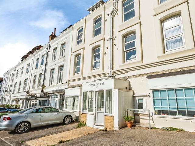 Flat for sale in Seaford, Iford