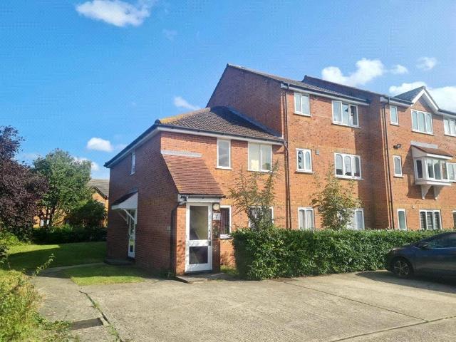 Flat for sale in London Borough of Ealing, Perivale