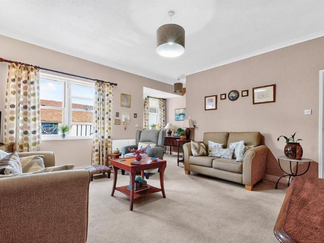 Flat for sale in Five Acres, Hertfordshire