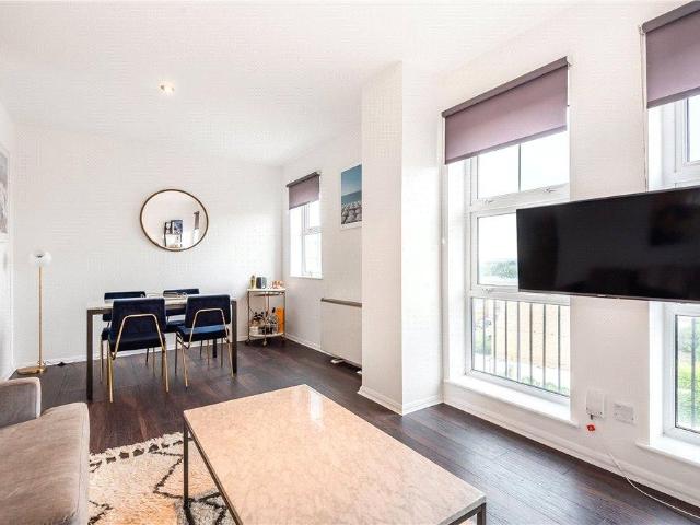 Flat for sale in Old Kent Road, Greater London