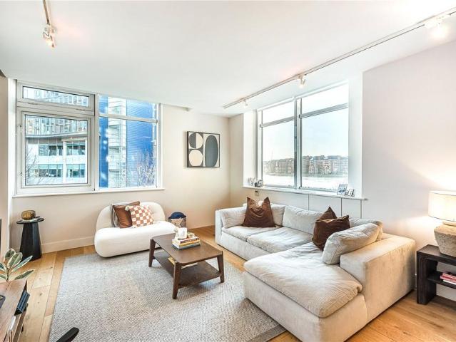 Flat for sale in Battersea, Greater London
