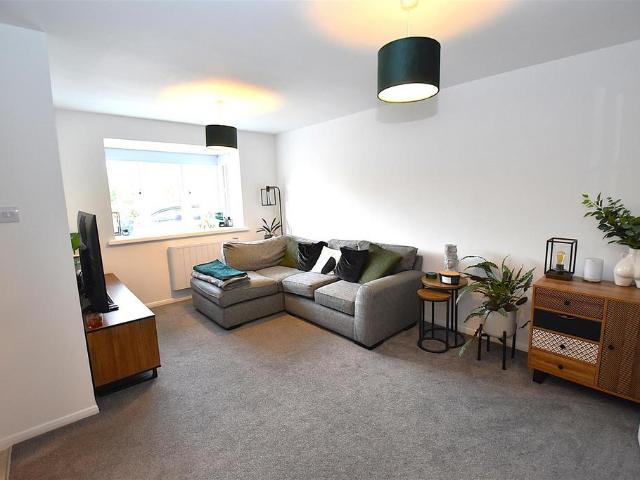 Flat for sale in Stroud Green, Barling