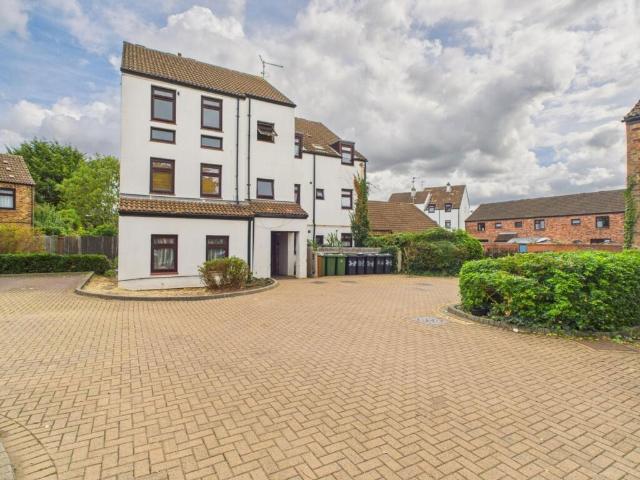 Flat for sale in Peterborough