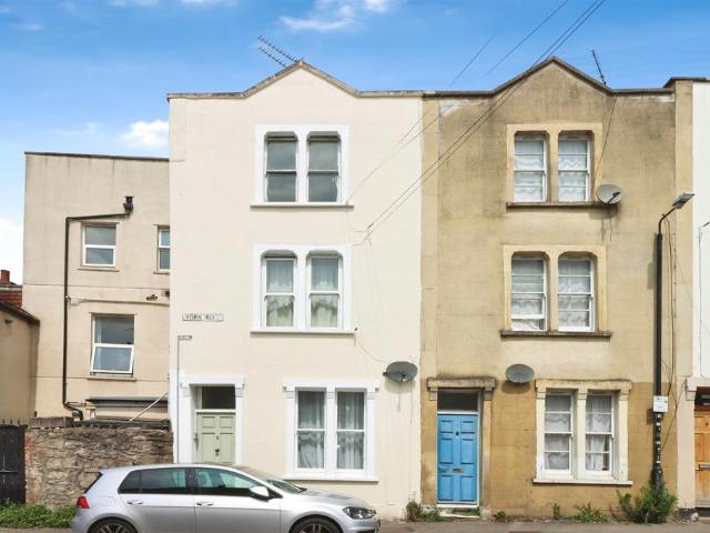 Flat for sale in Feckenham, City Of Bristol