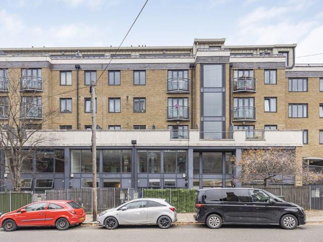 Flat for sale in Old Ford, Bow